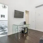 Pley Boutique Πανσιόν 4*